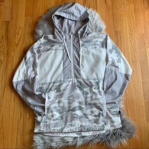 Women’s Beautiful Giant Lightweight Camo Jacket M